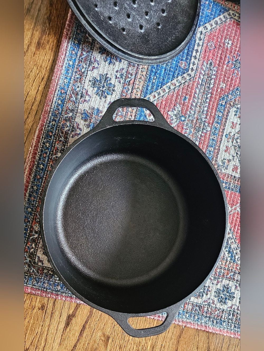 Lodge 5qt Black Cast Iron Dutch Oven with Lid: Tarnish & Rust-Resistant - Picture 4 of 5